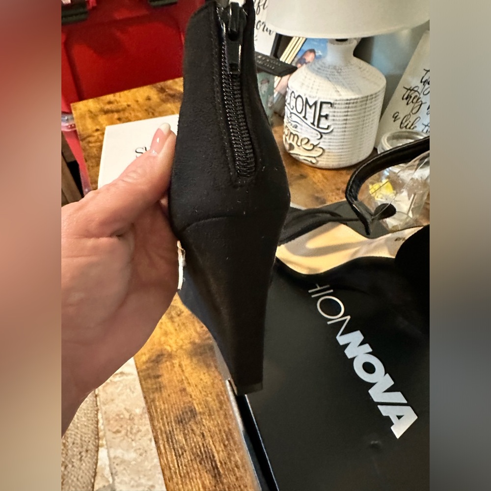 NIB Fashion Nova Fannie Wedges, Size 8.5 - Picture 4 of 5
